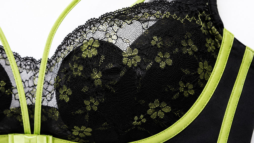Noir Lace bra